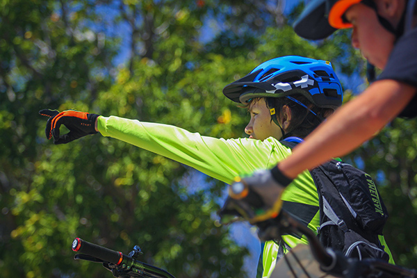 Enfant à vélo